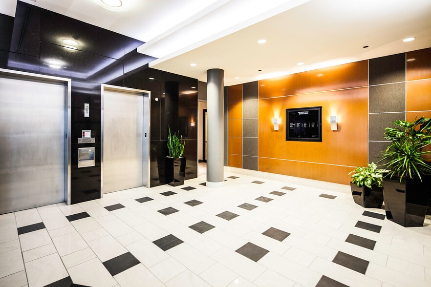 8605 Westwood Center Dr, Vienna, VA for lease - Interior Photo - Image 3 of 8