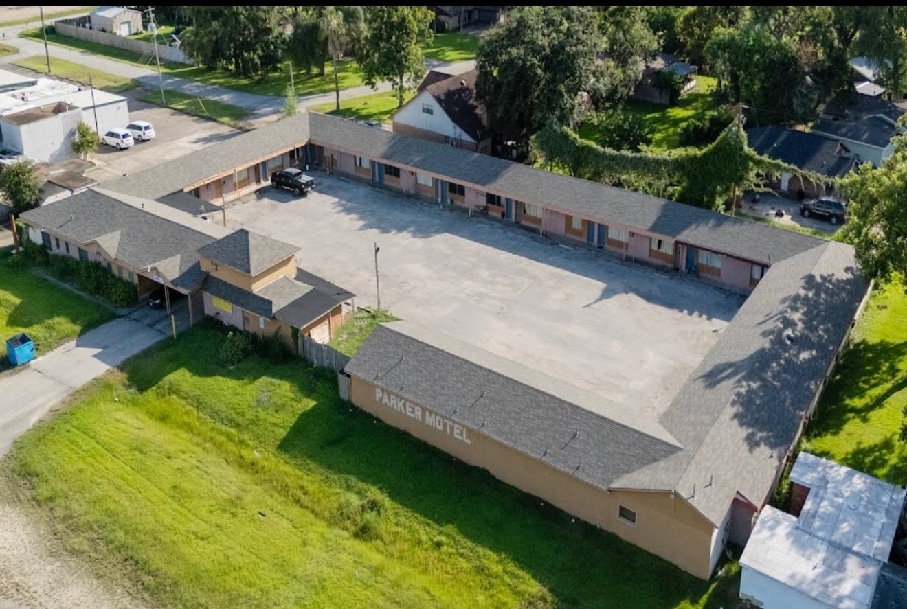 560 Brazosport Blvd N, Clute, TX for sale Primary Photo- Image 1 of 10