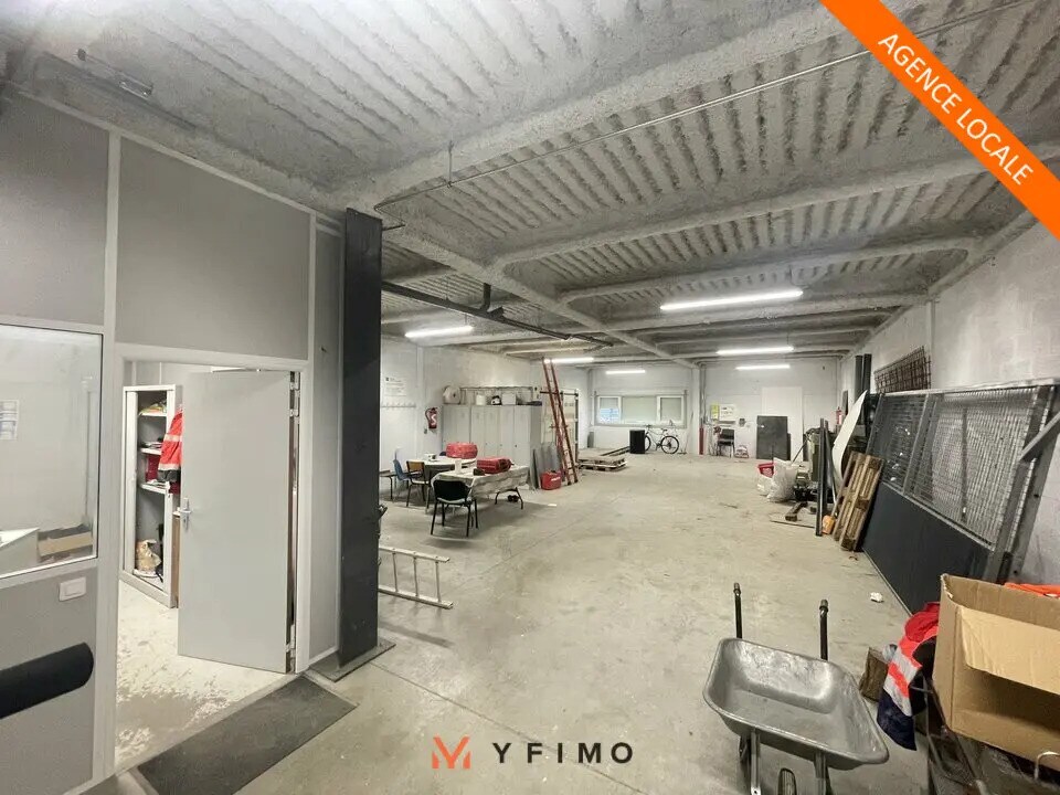 Flex in Aubergenville for lease Interior Photo- Image 1 of 7