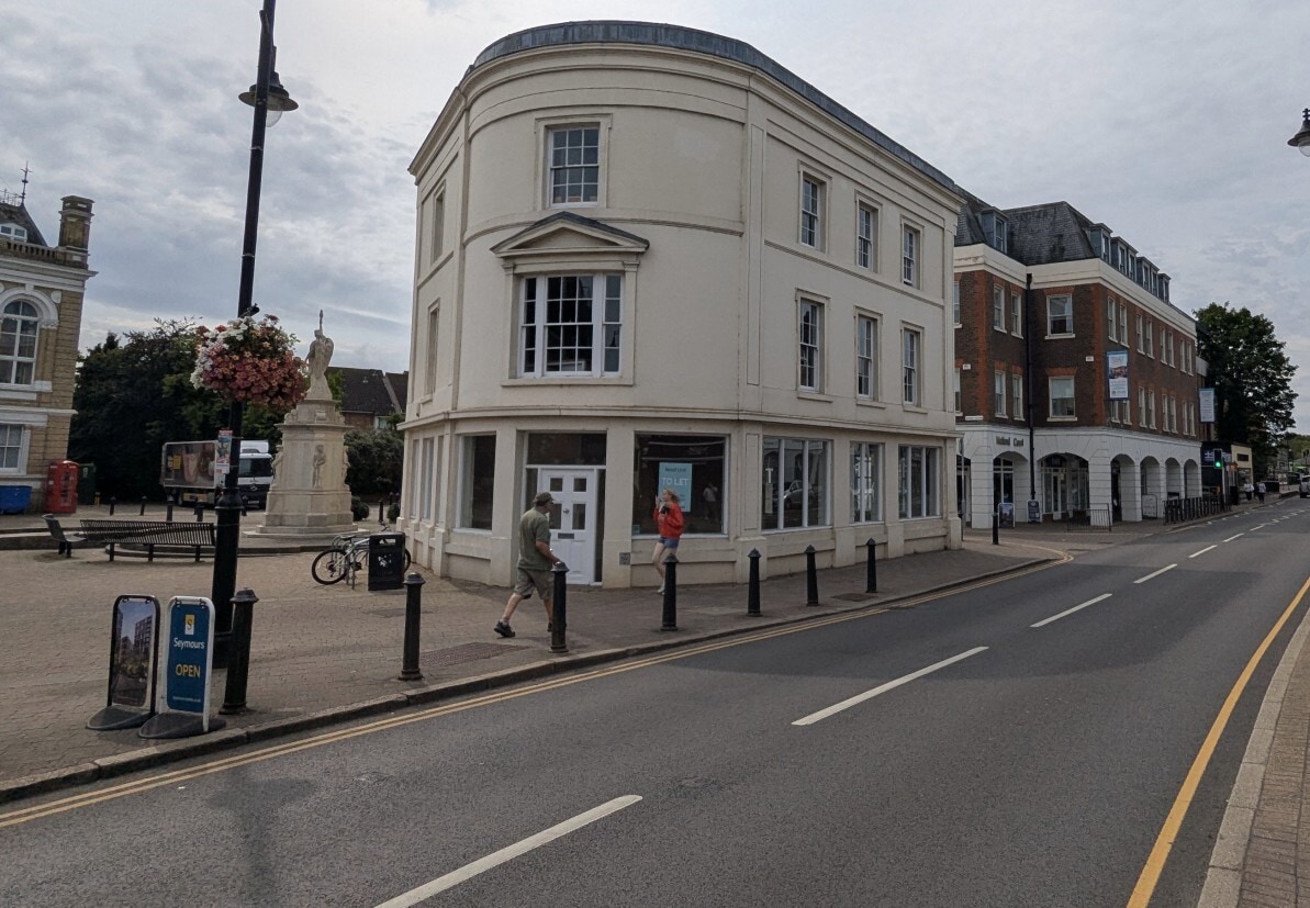 2 Clarence St, Staines à louer Photo intérieure- Image 1 de 3