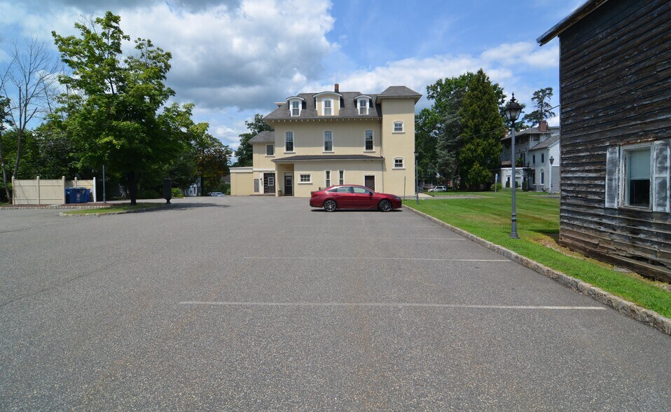 24 Mine St, Flemington, NJ à louer - Photo du bâtiment - Image 3 de 7