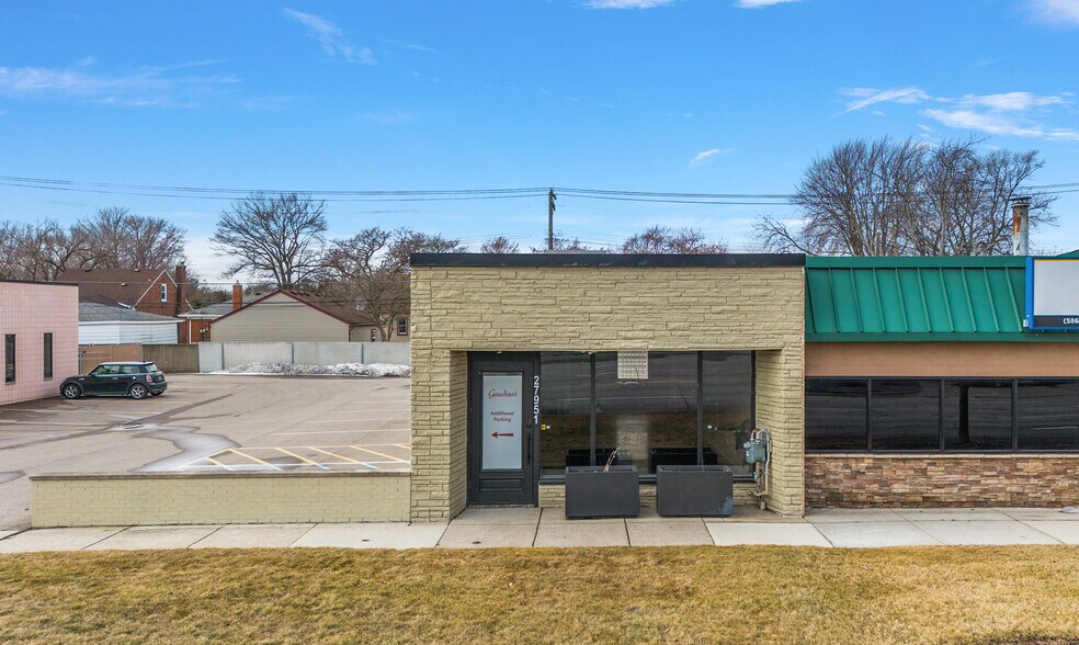 27951 Harper Ave, St Clair Shrs, MI for lease - Building Photo - Image 1 of 5