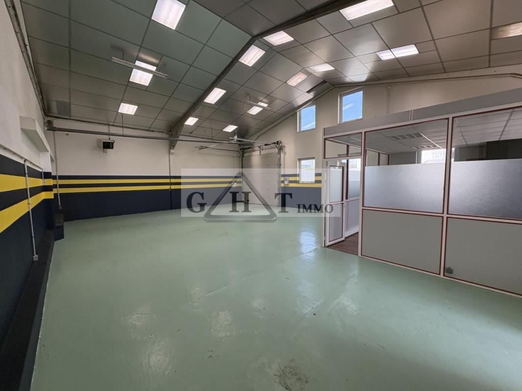 Industrial in SAINT-OUEN-L'AUMONE for lease Interior Photo- Image 1 of 2