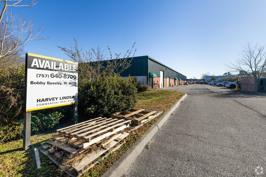 2517 Squadron Ct, Virginia Beach, VA à louer - Photo du bâtiment - Image 3 de 3