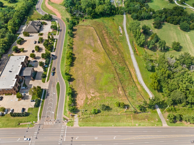 4901 E 2nd St, Edmond, OK à vendre - Photo du bâtiment - Image 2 de 7