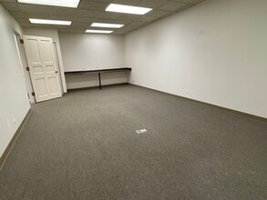 1550 N Northwest Hwy, Park Ridge, IL for lease Interior Photo- Image 2 of 5