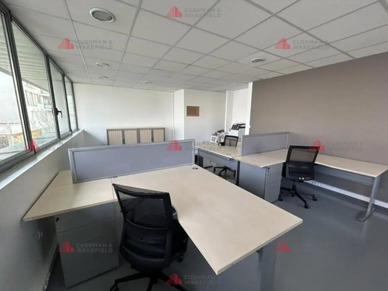 Office in Dijon for lease - Interior Photo - Image 2 of 4