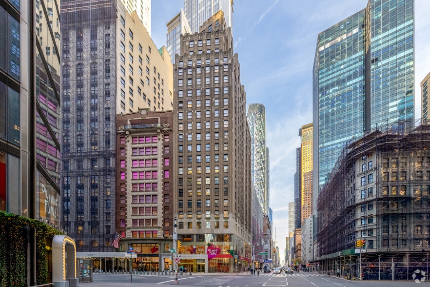 1776 Broadway, New York, NY for lease - Primary Photo - Image 1 of 8