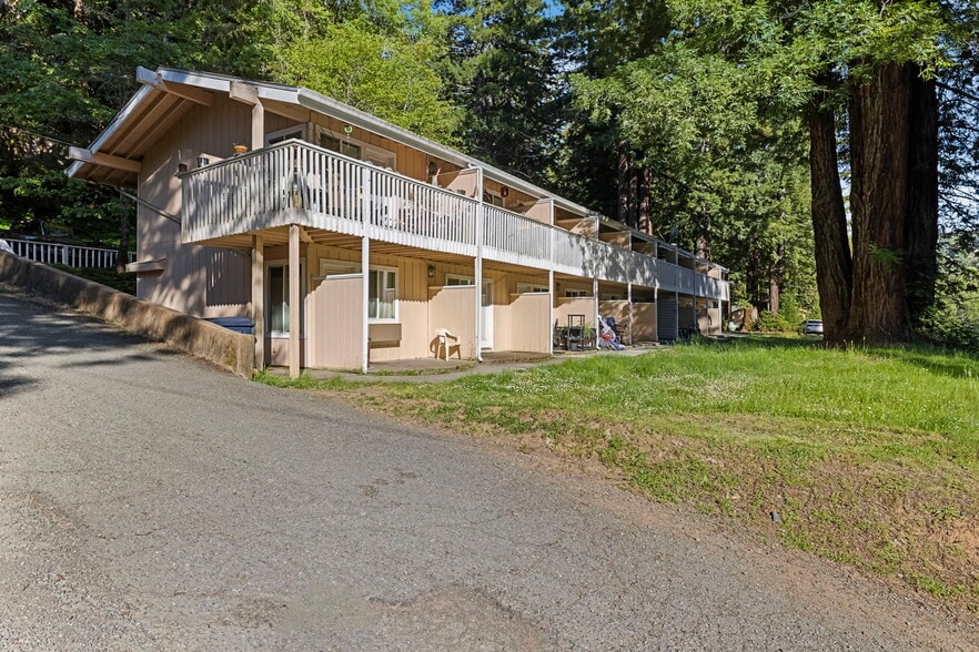 Brooktrails Lodge & Residential Units portfolio of 3 properties for sale on LoopNet.ca - Building Photo - Image 2 of 70