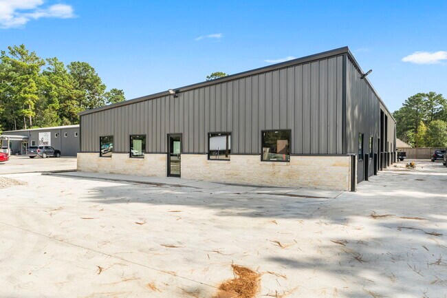 Plus de détails pour 402 Honea Egypt Rd, Magnolia, TX - Local d'activités à louer
