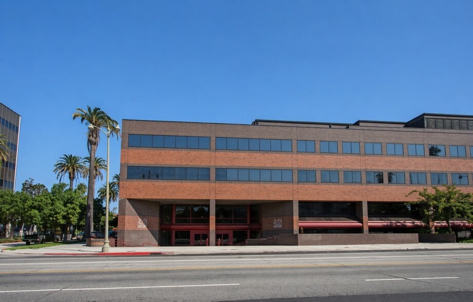 4221 Wilshire Blvd, Los Angeles, CA for lease - Building Photo - Image 3 of 4