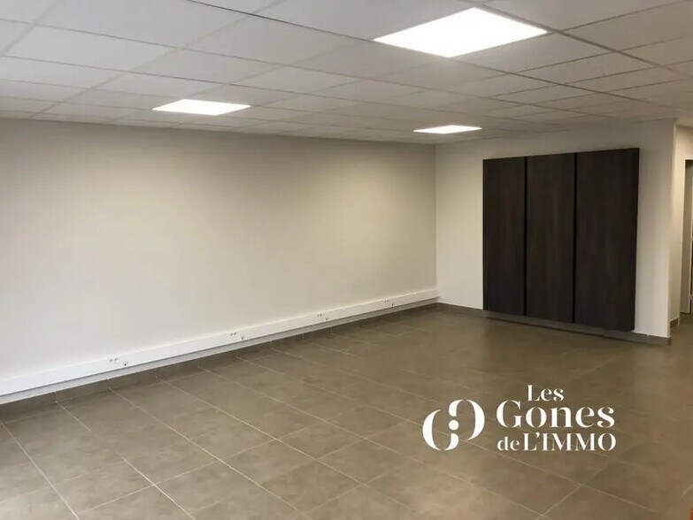 Retail in MARCILLY-D'AZERGUES for lease - Building Photo - Image 3 of 6
