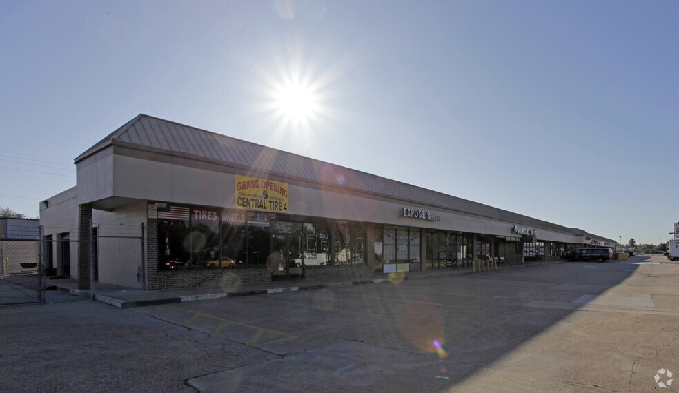 9121-9399 S Gessner Dr, Houston, TX à louer - Photo du bâtiment - Image 2 de 6