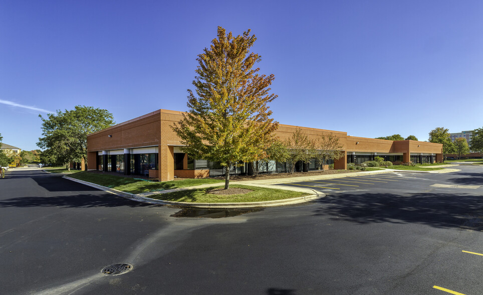 1811 Centre Point Cir, Naperville, IL à louer - Photo du bâtiment - Image 2 de 5