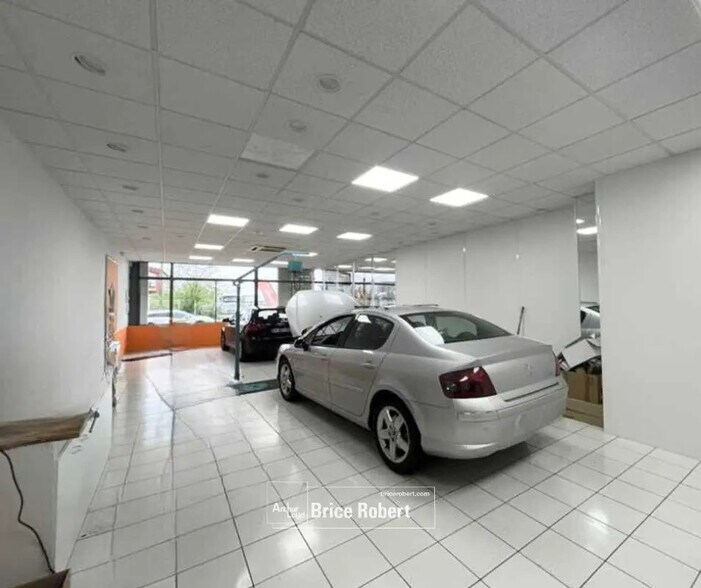 Commerce de détail dans Décines-Charpieu à louer - Photo intérieure - Image 3 de 15