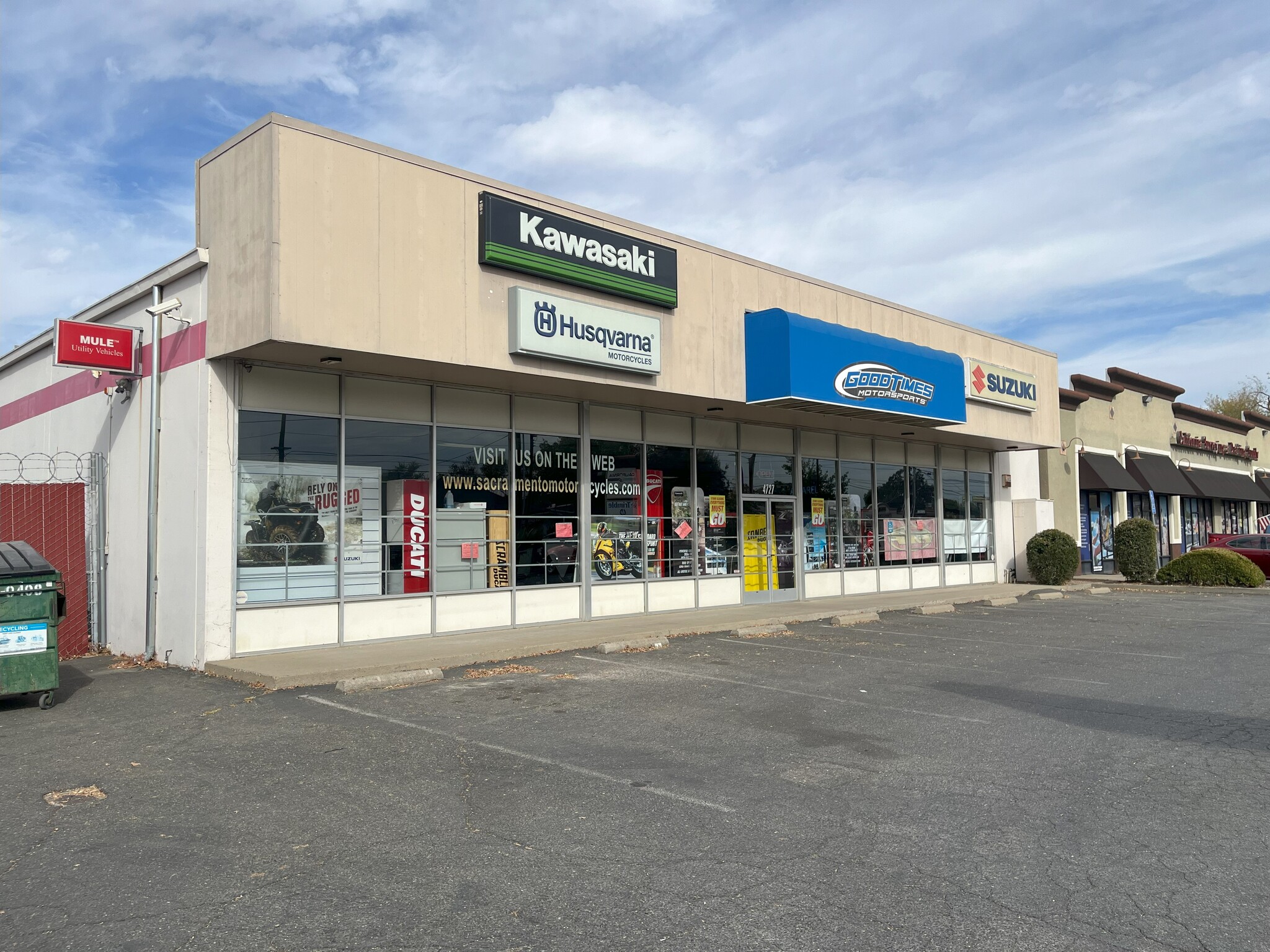 Auburn Blvd Industrial/Showroom portfolio of 2 properties for sale on LoopNet.ca Building Photo- Image 1 of 13