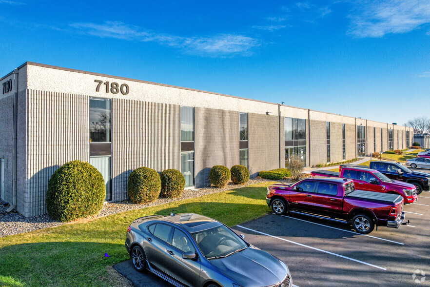 7180 Northland Cir N, Brooklyn Park, MN à louer - Photo du bâtiment - Image 1 de 5