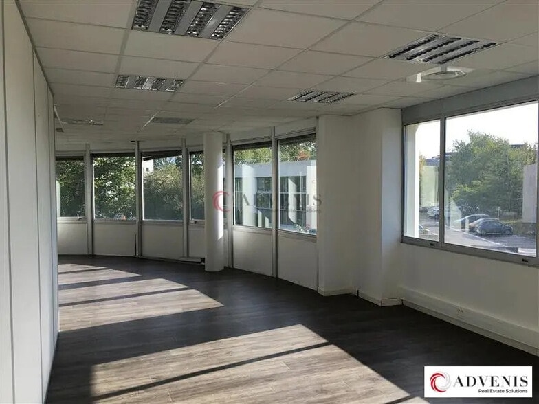 Office in Mérignac for lease - Interior Photo - Image 1 of 5