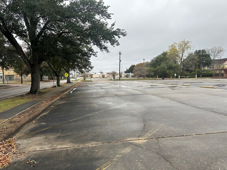 2580 South St, Beaumont, TX for lease - Building Photo - Image 3 of 4