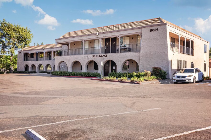 10509 San Diego Mission Rd, San Diego, CA à louer - Photo du bâtiment - Image 3 de 11