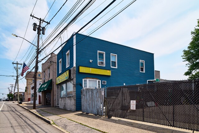 2128 Jericho Tpke, Garden City Park, NY à vendre - Photo du bâtiment - Image 3 de 8