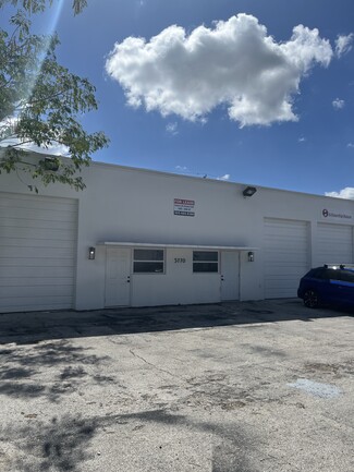 Plus de détails pour 5764-5806 Commerce Ln, South Miami, FL - Local d'activités à louer