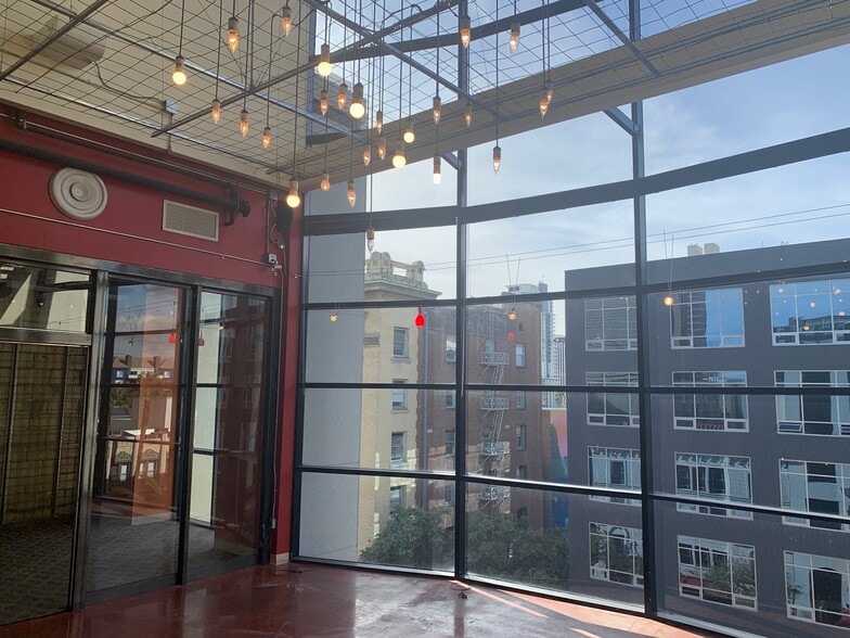 136-140 Pine Ave, Long Beach, CA for lease - Lobby - Image 2 of 6