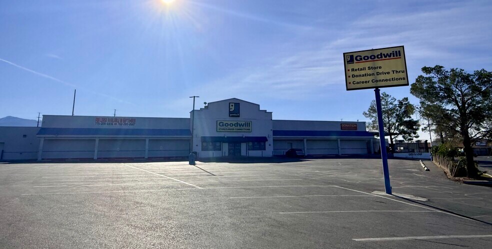 1201 S Loop Rd, Pahrump, NV à louer - Photo principale - Image 1 de 7