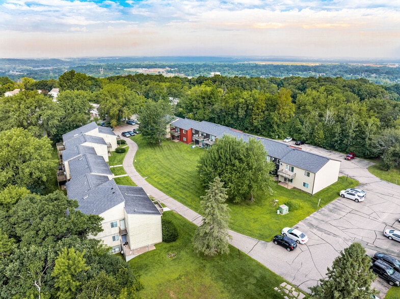 2905 Winsor Dr, Eau Claire, WI à vendre - Photo du bâtiment - Image 3 de 6