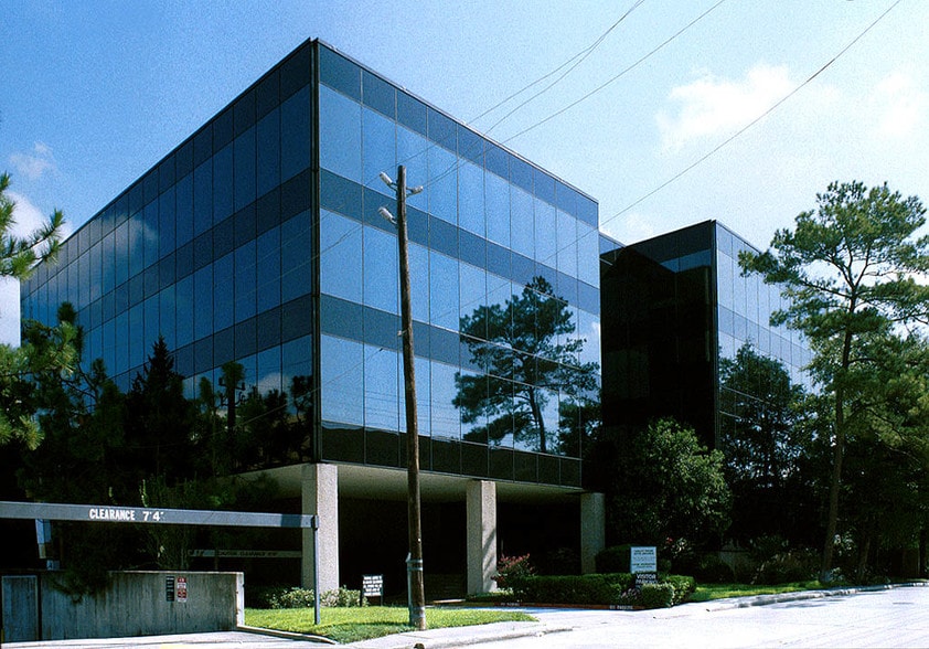 17 S Briar Hollow Ln, Houston, TX for lease - Building Photo - Image 3 of 10