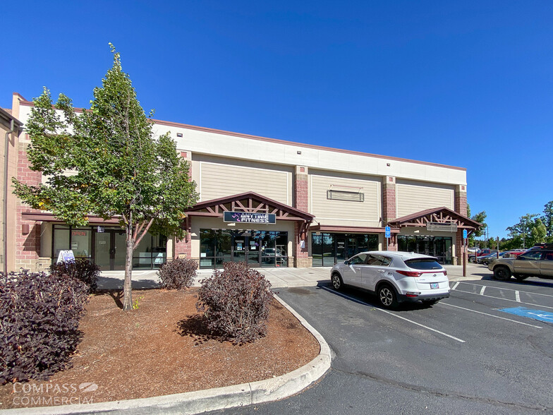 2276 SW Highland Ave, Redmond, OR for lease - Building Photo - Image 1 of 7