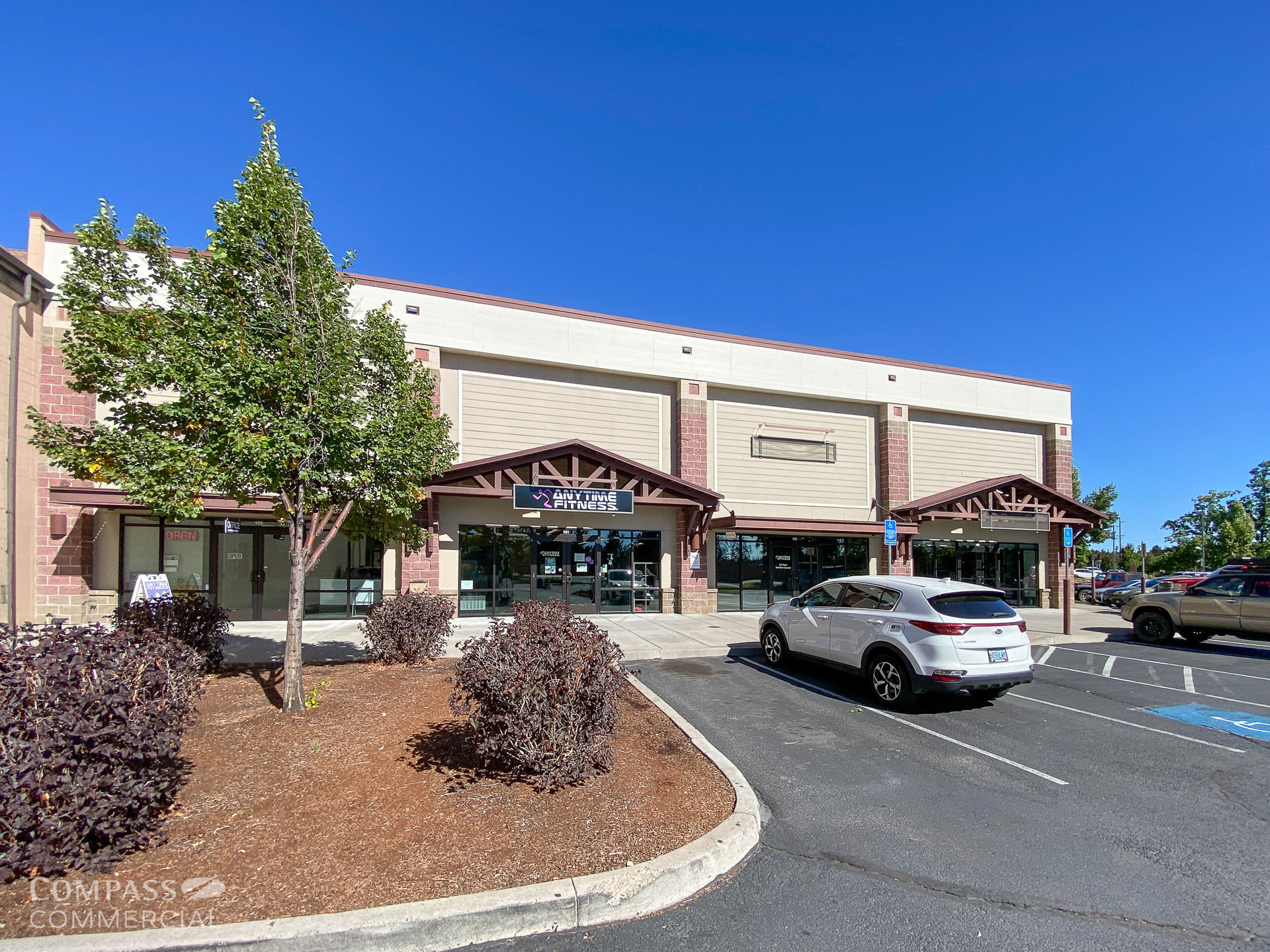 2276 SW Highland Ave, Redmond, OR for lease Building Photo- Image 1 of 8