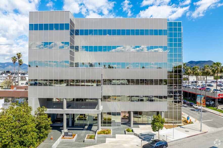 4640 Lankershim Blvd, North Hollywood, CA à louer - Photo du bâtiment - Image 2 de 4