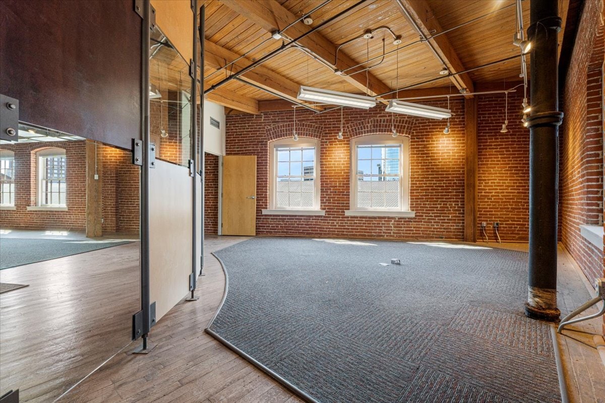 2020 Baltimore Ave, Kansas City, MO for lease Interior Photo- Image 1 of 10