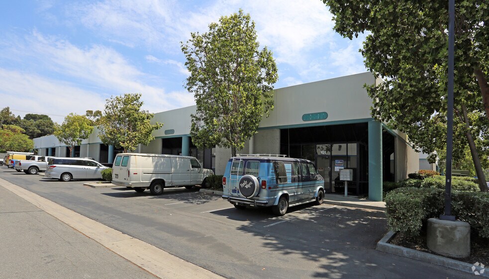 3025 Industry St, Oceanside, CA à louer - Photo du bâtiment - Image 1 de 5
