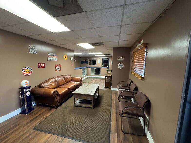 3372 Dogwood Dr, Atlanta, GA à vendre - Photo du bâtiment - Image 2 de 9