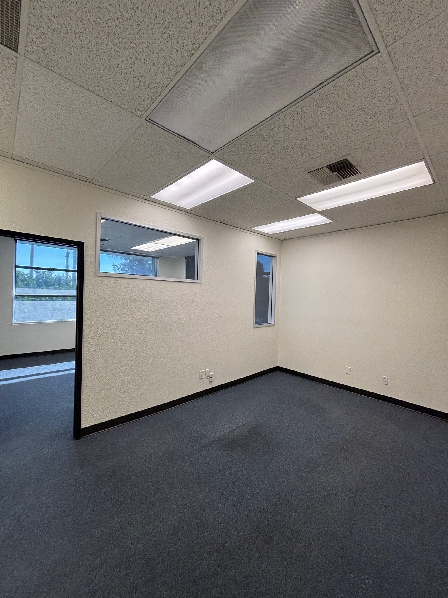 321 N Rampart St, Orange, CA for lease Interior Photo- Image 1 of 7