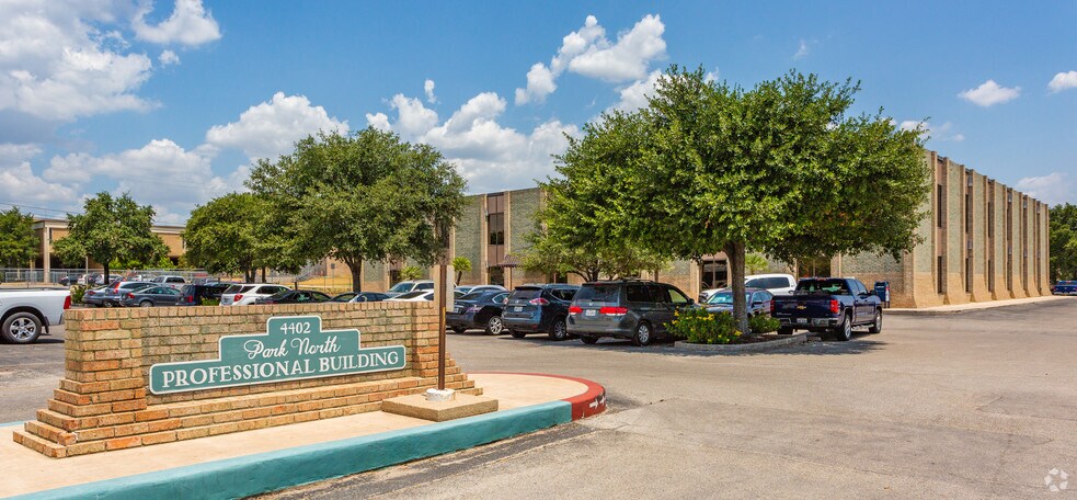 4400-4402 Vance Jackson Rd, San Antonio, TX à louer - Photo du bâtiment - Image 2 de 16