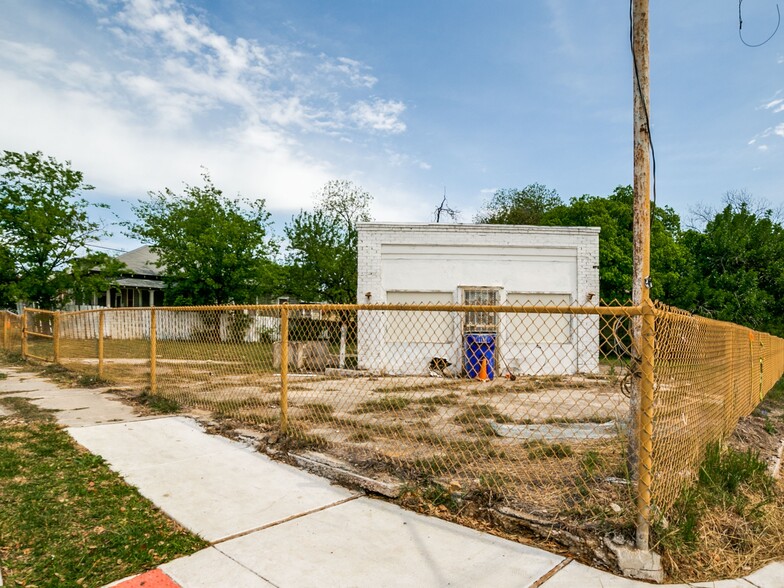 2602 N Flores St, San Antonio, TX for sale - Building Photo - Image 1 of 1