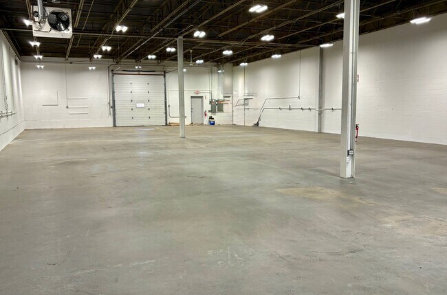 Plus de détails pour 134 New Boston St, Woburn, MA - Industriel à louer
