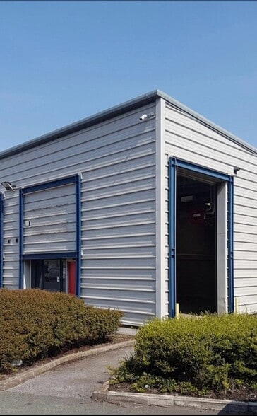 36 Canal St, Bootle for lease - Building Photo - Image 2 of 2
