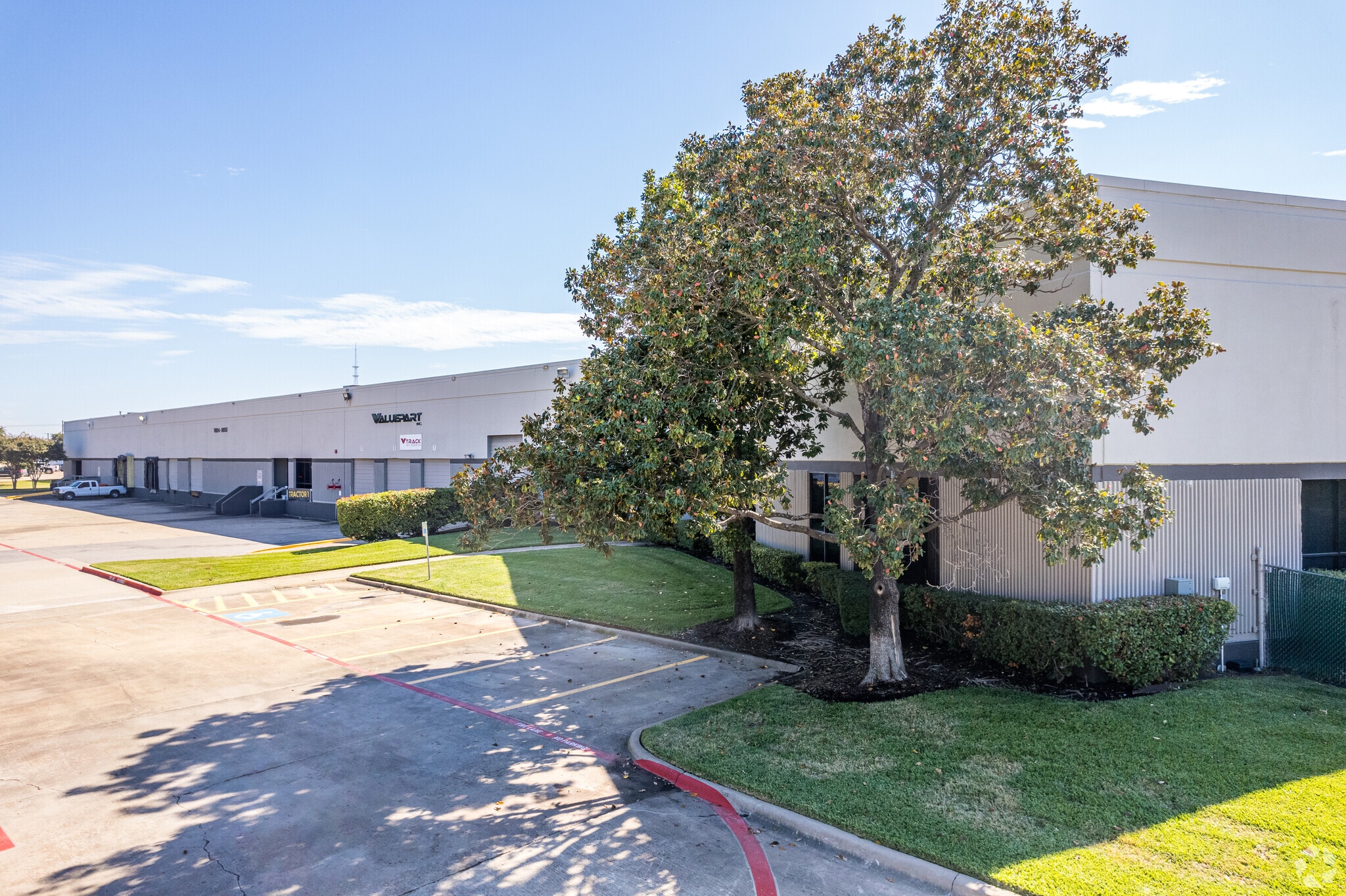 9804-9850 Chartwell Dr, Dallas, TX à louer Photo principale- Image 1 de 9