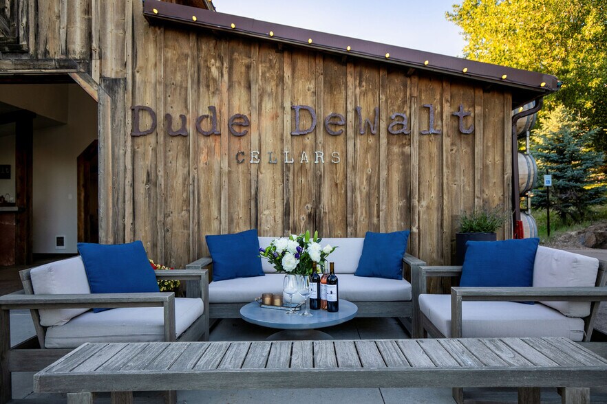 5446 N 16 Hwy, Eagle, ID à vendre - Photo du bâtiment - Image 2 de 16