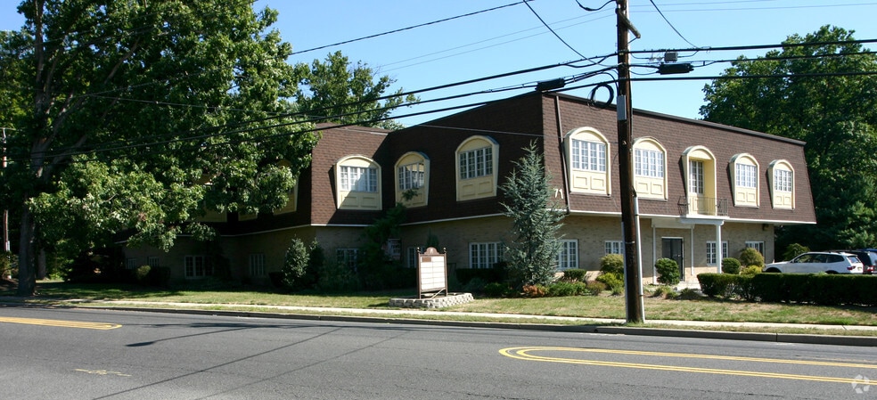 71 Franklin Tpke, Waldwick, NJ for lease - Building Photo - Image 2 of 9