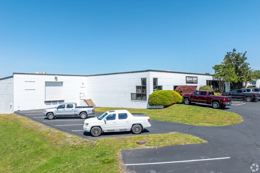 8916 Crump Rd, Pineville, NC à louer - Photo du bâtiment - Image 1 de 4