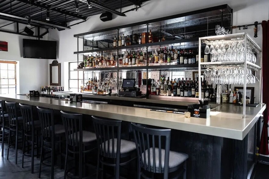 23810 Woodward Ave, Pleasant Ridge, MI à vendre - Photo du bâtiment - Image 3 de 8