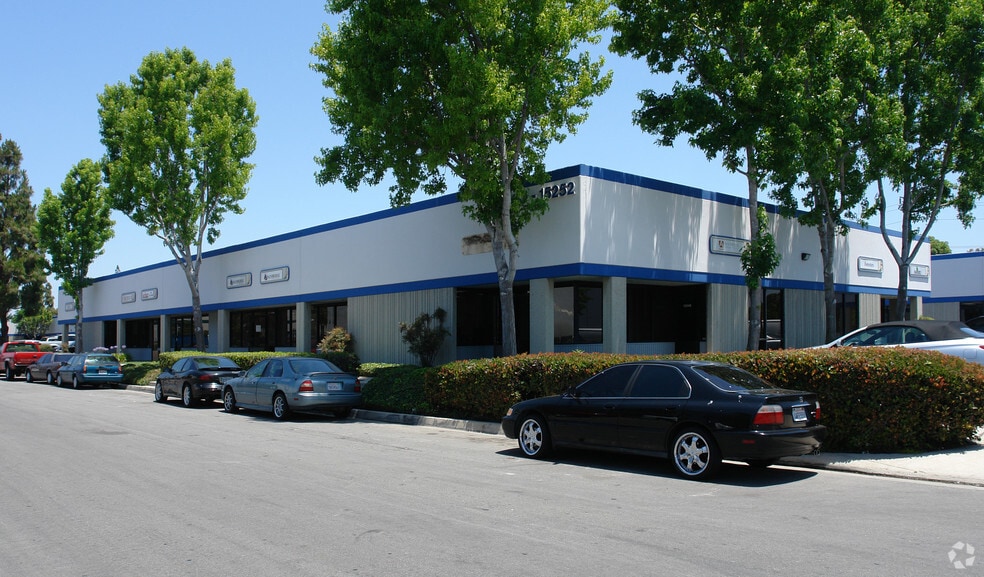 15231-15249 Springdale St, Huntington Beach, CA for lease - Primary Photo - Image 3 of 4