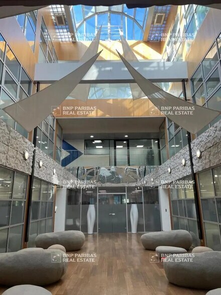 Office in Boulogne-Billancourt for lease - Building Photo - Image 2 of 8