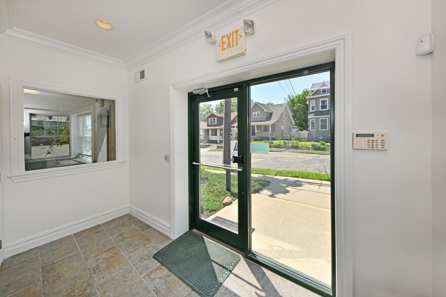 59 Lincoln Ave, Fair Lawn, NJ à vendre - Photo du bâtiment - Image 3 de 27