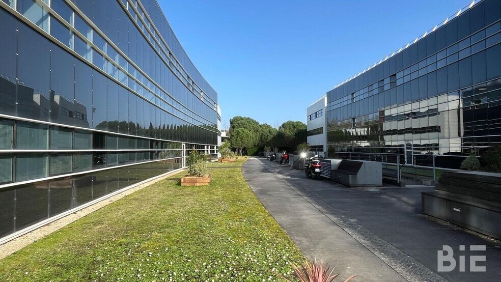 16 Avenue Pythagore, Mérignac à louer - Photo du bâtiment - Image 2 de 13